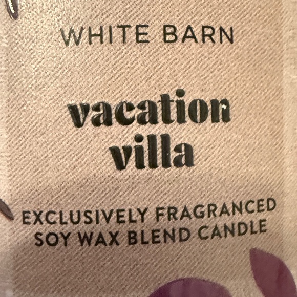 New White Barn Vacation Villa Soy Wax Candle - Lavender and Cream - Picture 2 of 4